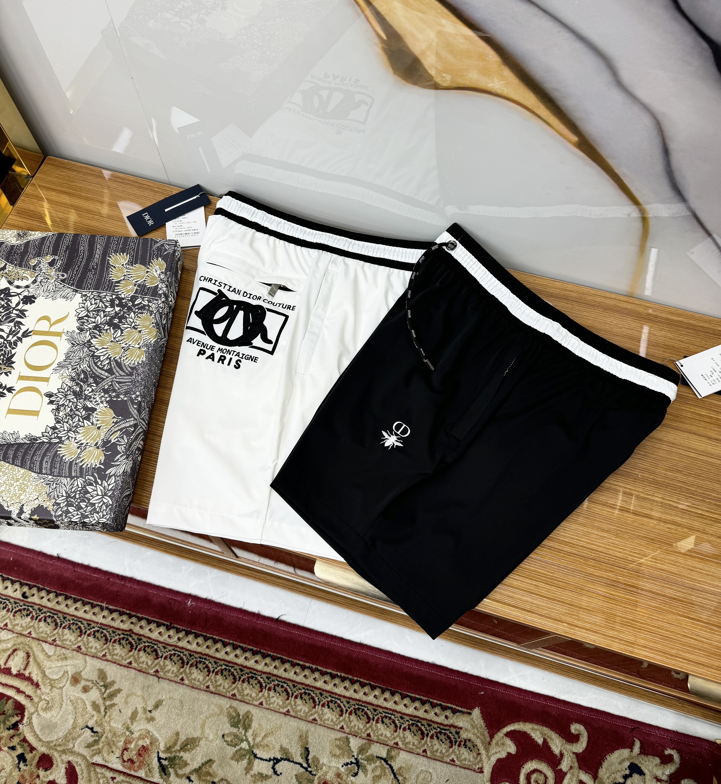 Quần short gió Dior CD logo Ong chữ thêu Like Auth 1-1 on web CD MK